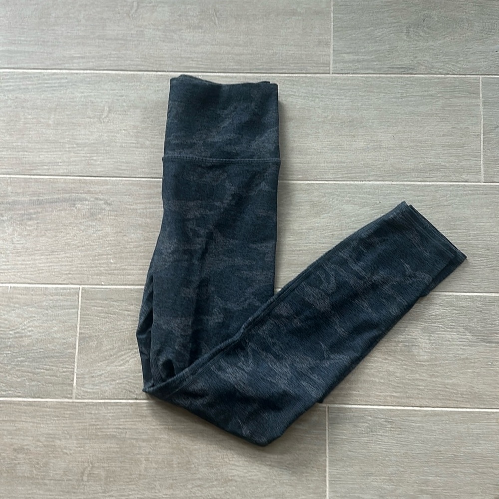 Vuori Clean Elevation Legging- black camo- size small